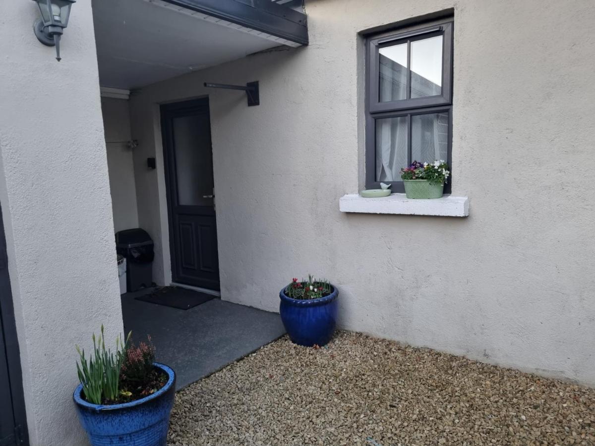 Cracatinni Mews Roundwood Exterior photo